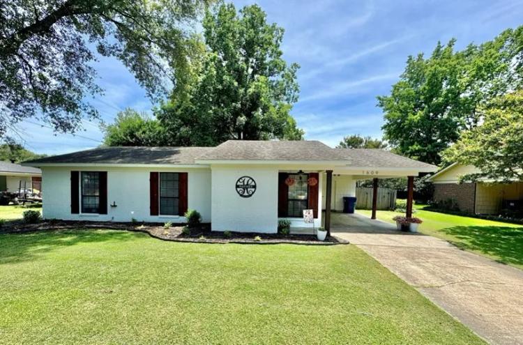 Home in Bolivar County at 1609 Bellavista Road in Cleveland, MS