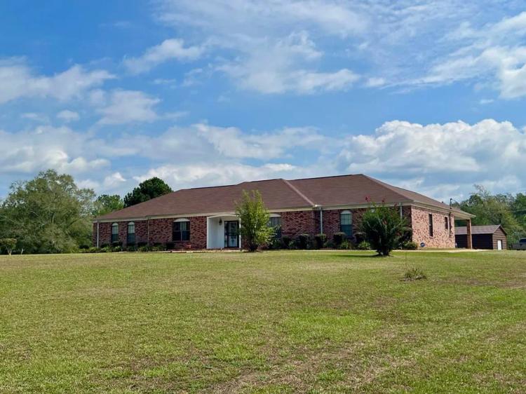 4 BR, 4.5 Bath Executive Home with 9+ Acres in SW MS