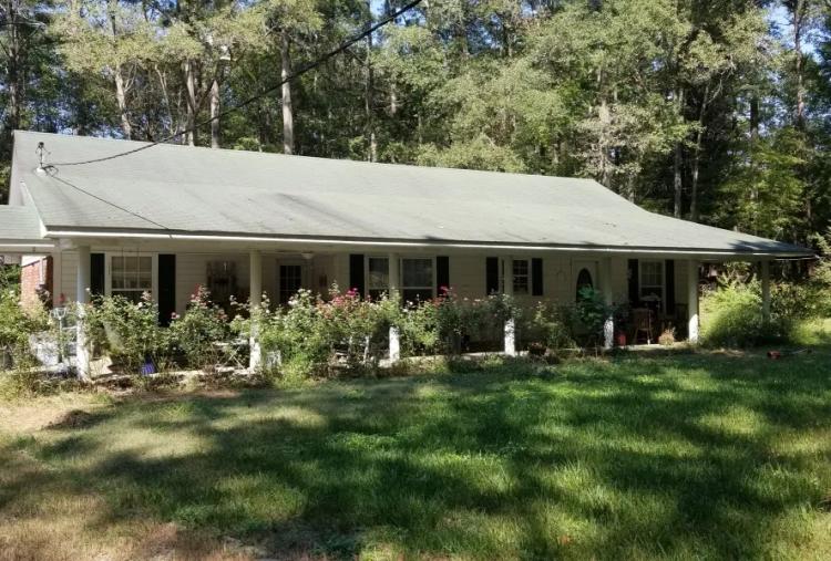 Country Home with Pond & Acreage For Sale in Northeast LA