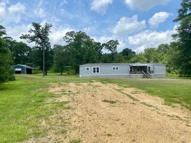 Mobile Home & Metal Building on 5 Acres